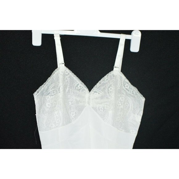 Val Mode Other - Val Mode White Embroidered Leaf Applique Lace